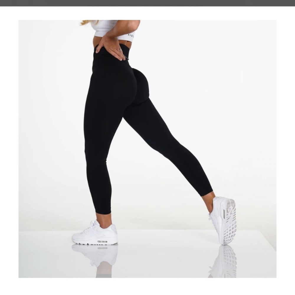 NVGTN medium solid seamless leggings, worn twice, but in almost new condition!